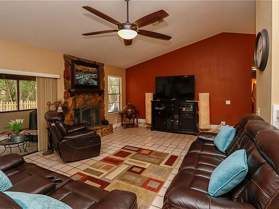 4th image of 15110 Winterwind Dr