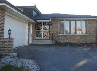 19528 Lake Park Dr, Lynwood, IL