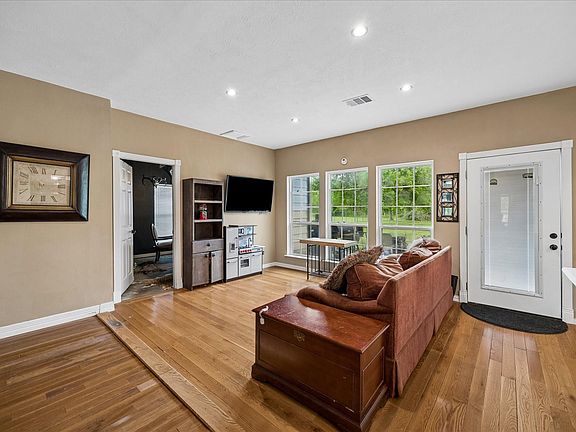 5th image of 103 Spanish Trace St