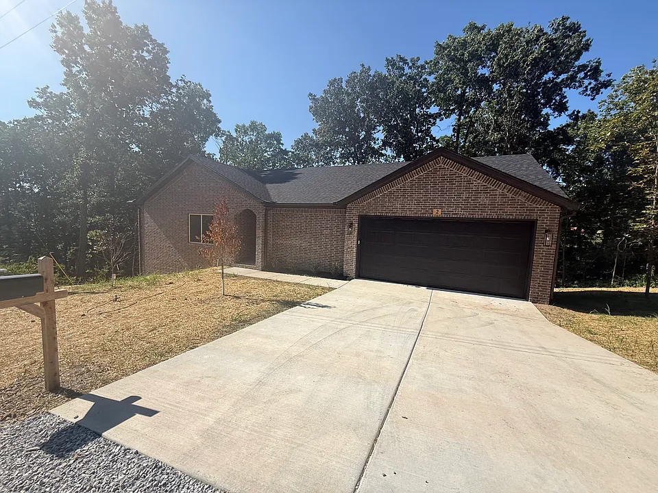 2 Blisworth Ln