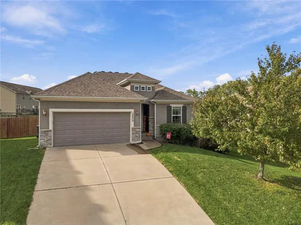 3809 NW Old Stagecoach Rd, Kansas City, MO 64154