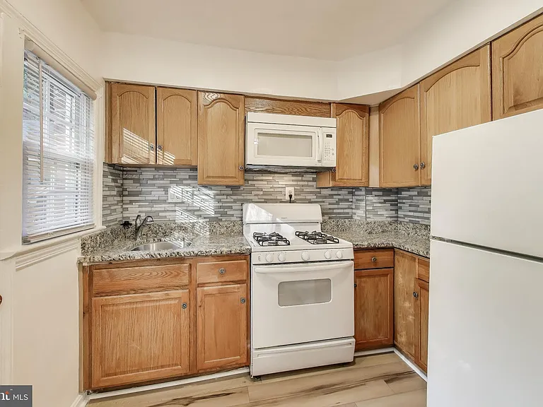 1716 E West Hwy #1716 — Photo 10
