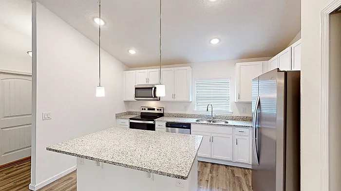 3 bed, 2.0 bath, 1500 sqft, $1,995 — Photo 2