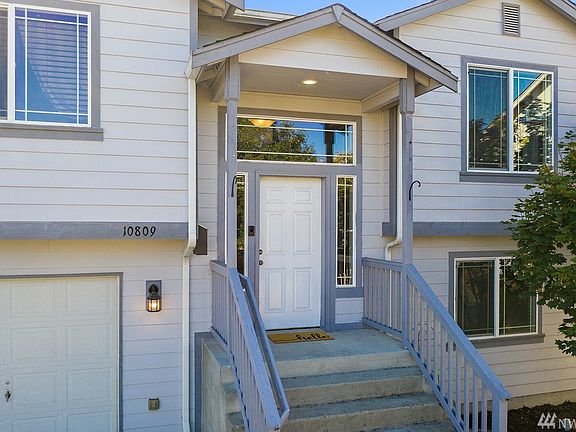 3rd image of 10809 Umtanum St SE
