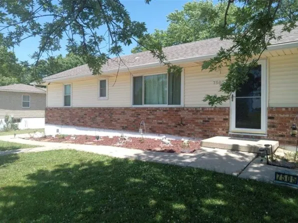 7505 N Broadway St, Kansas City, MO 64118