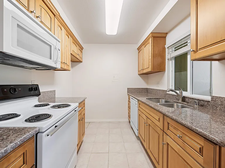 Los Patos Apartments — Photo 30