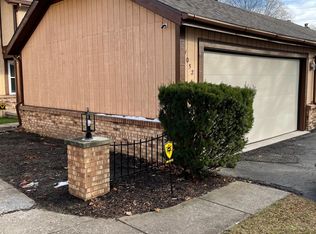 1052 Valley Grove Dr, Maumee, OH 43537