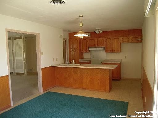 5th image of 302-304 E CHERYL DR