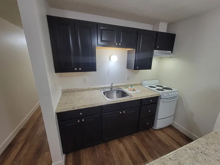 Nob Hill Apartments — Photo 42