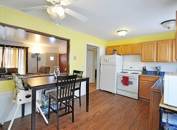 5th image of 41499 Tompkins St