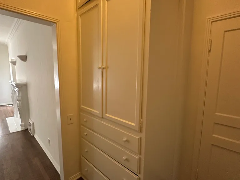 1623 Hillhurst Ave — Photo 10