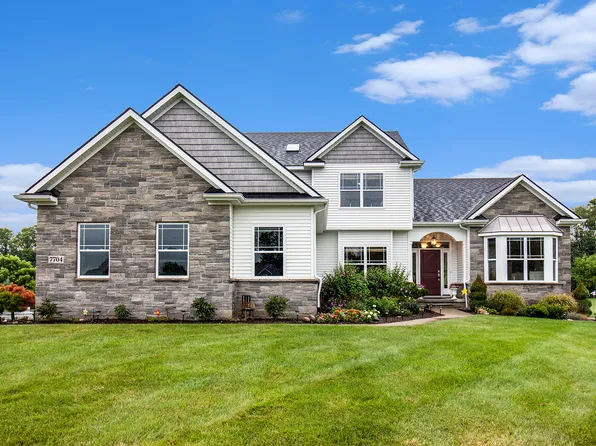 7704 Fox Trace Rd, Dexter, MI 48130