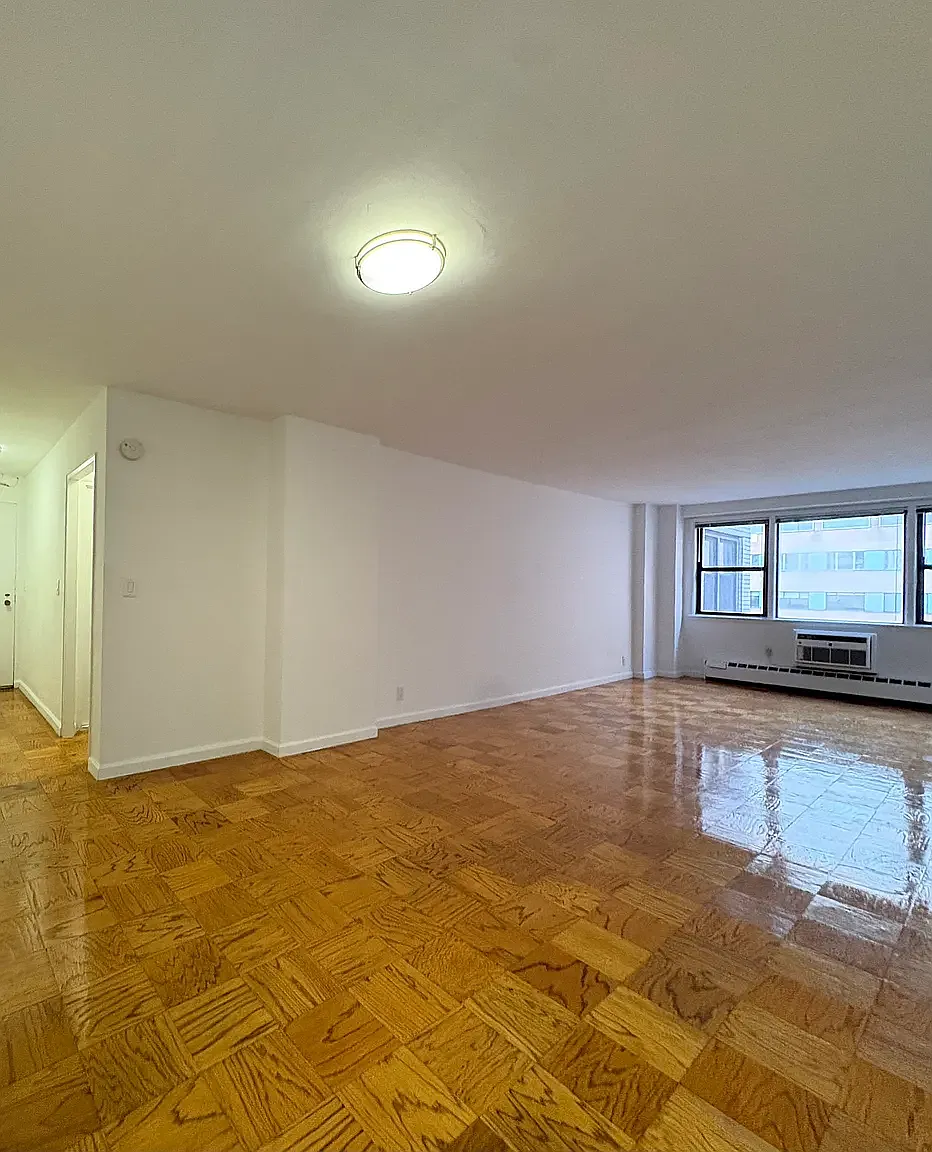 435 West 57th Street — Photo 3