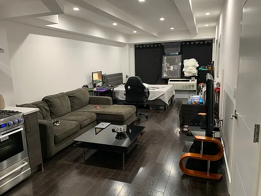 Rented by Peter Ashe | media 17