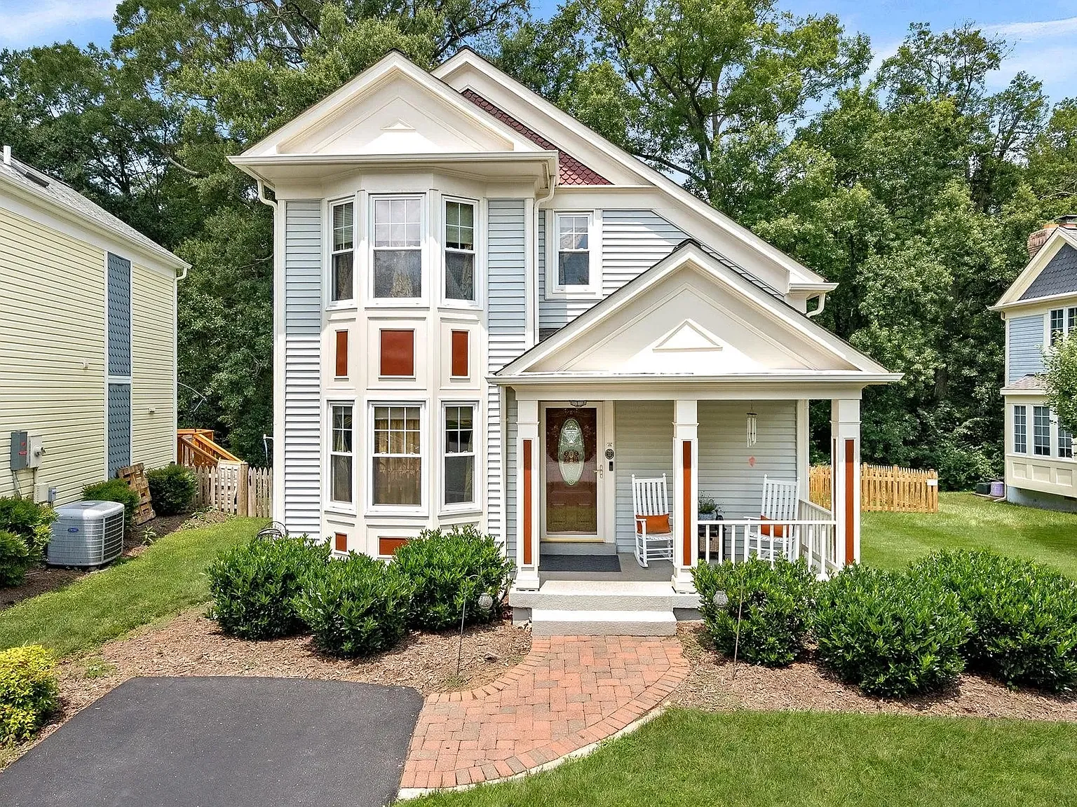 3 bed, 2009 sqft, $3,500 — Photo 2