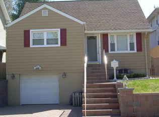 155 W Shore Ave, Bogota, NJ 07603
