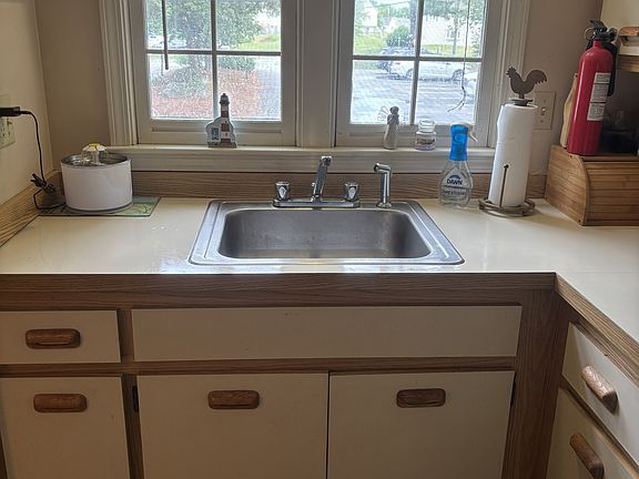 3rd image of 825 Fox Hollow Dr