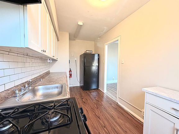 5th image of 122 W 39th St #2B