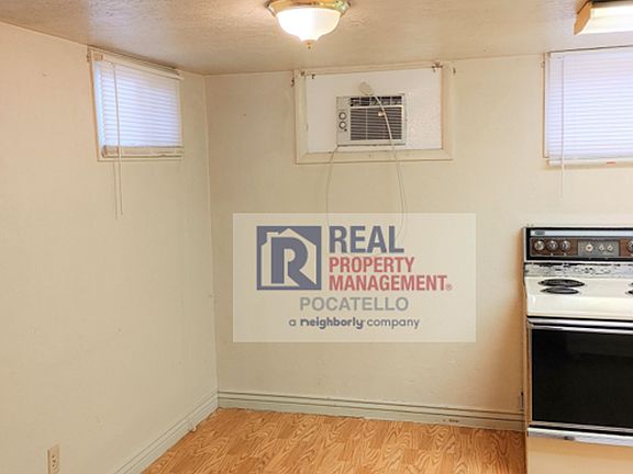 4th image of 791 & 793 McKinley Ave #791-1/2