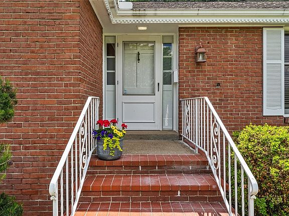 3rd image of 76 Marwood Dr