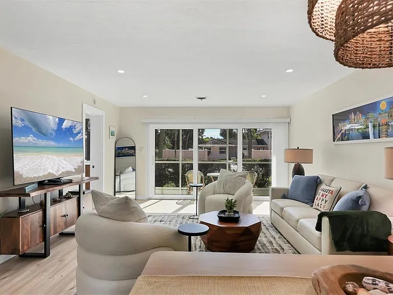 500 S Washington Dr #5A — Photo 4