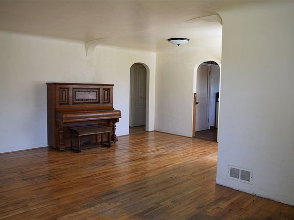 3rd image of 306 W Liberty Ave