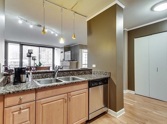 5th image of 201 N Westshore Dr APT 503