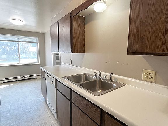 5th image of 122 Knollcrest Dr