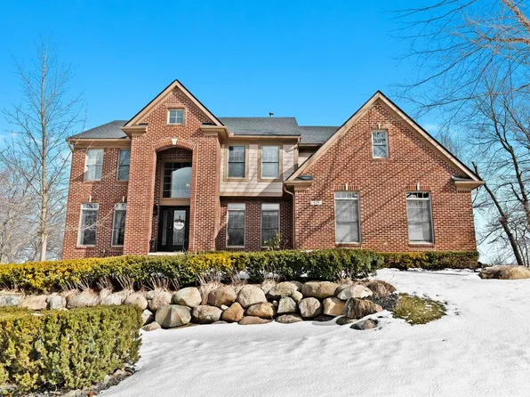 475 Inverness, Highland, MI 48357