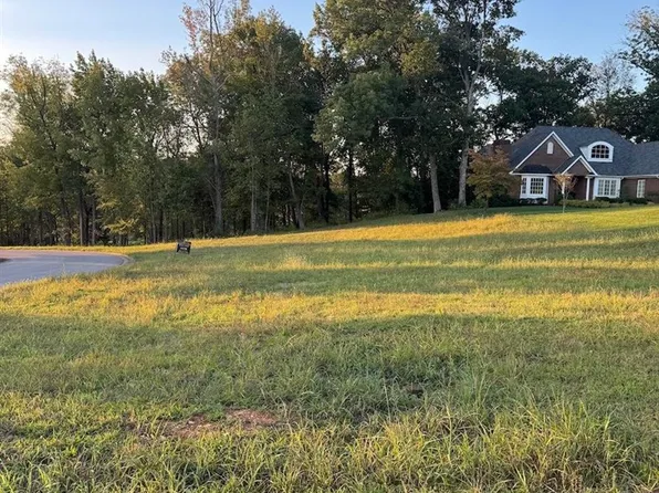 1381 Overlook Ln, Bowling Green, KY 42103