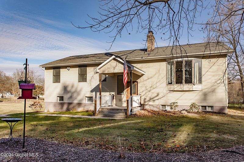 2nd image of 70 Unionville Feura Bush Road
