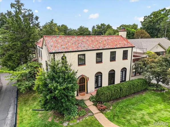 11822 Fairlind Dr, Saint Louis, MO 63127