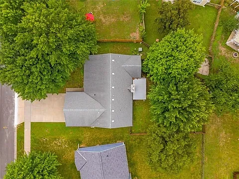 2305 Brett Dr — Photo 31