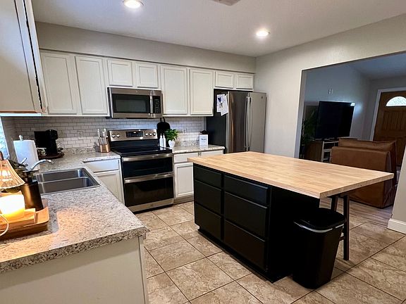 4th image of 4300 SE 60th St