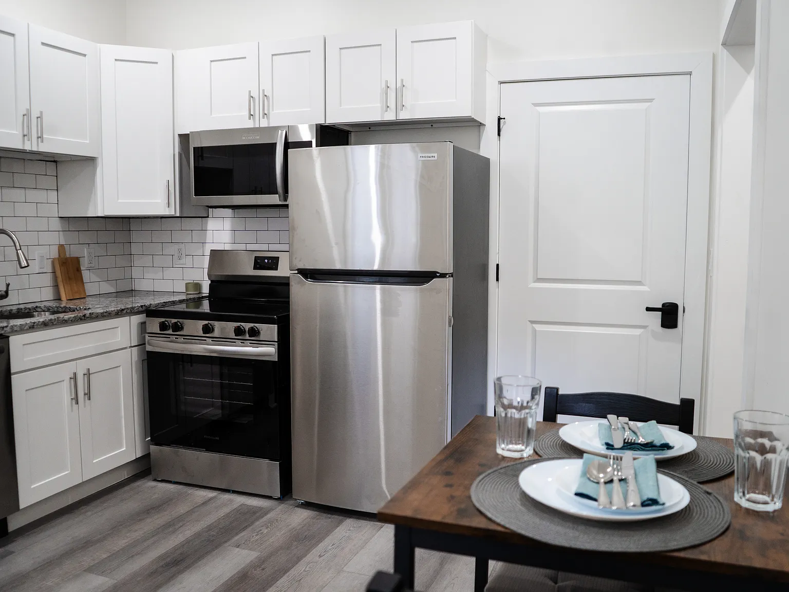 2 bed, 800 sqft, $1,980 — Photo 2