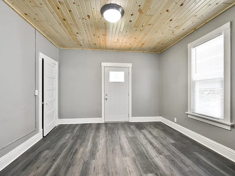 822 S 38th Ave — Photo 3