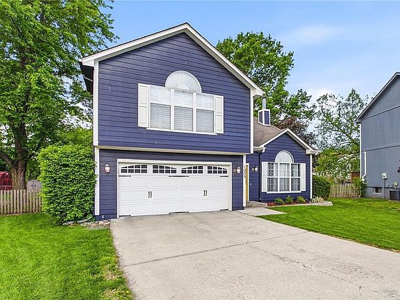 2nd image of 1005 NW Pennington Pl