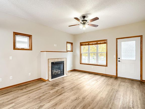 4th image of 645 Tiffany Ln