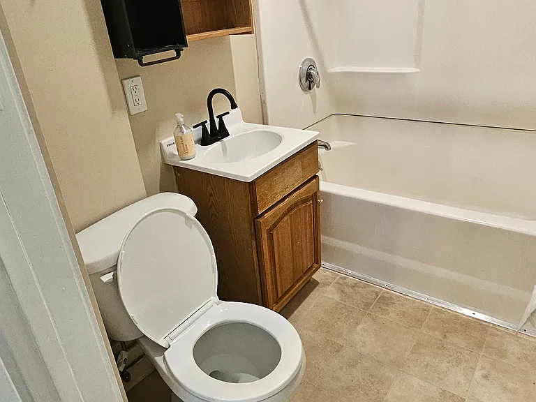 104 Rodney St #3 — Photo 8