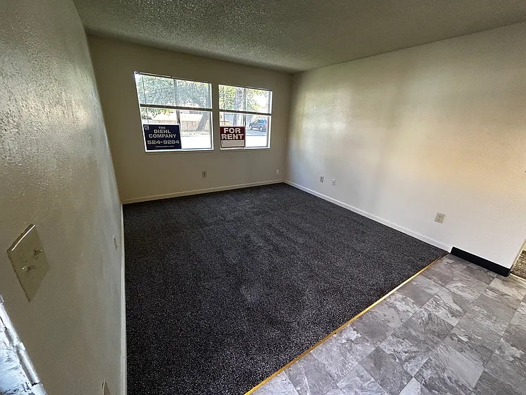 1317 Carver Rd #4 — Photo 3