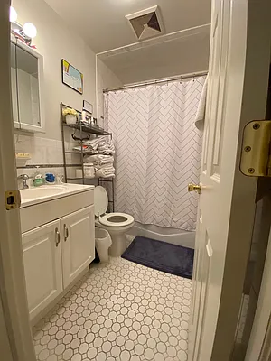 Rented by One New York Realty Inc | media 35