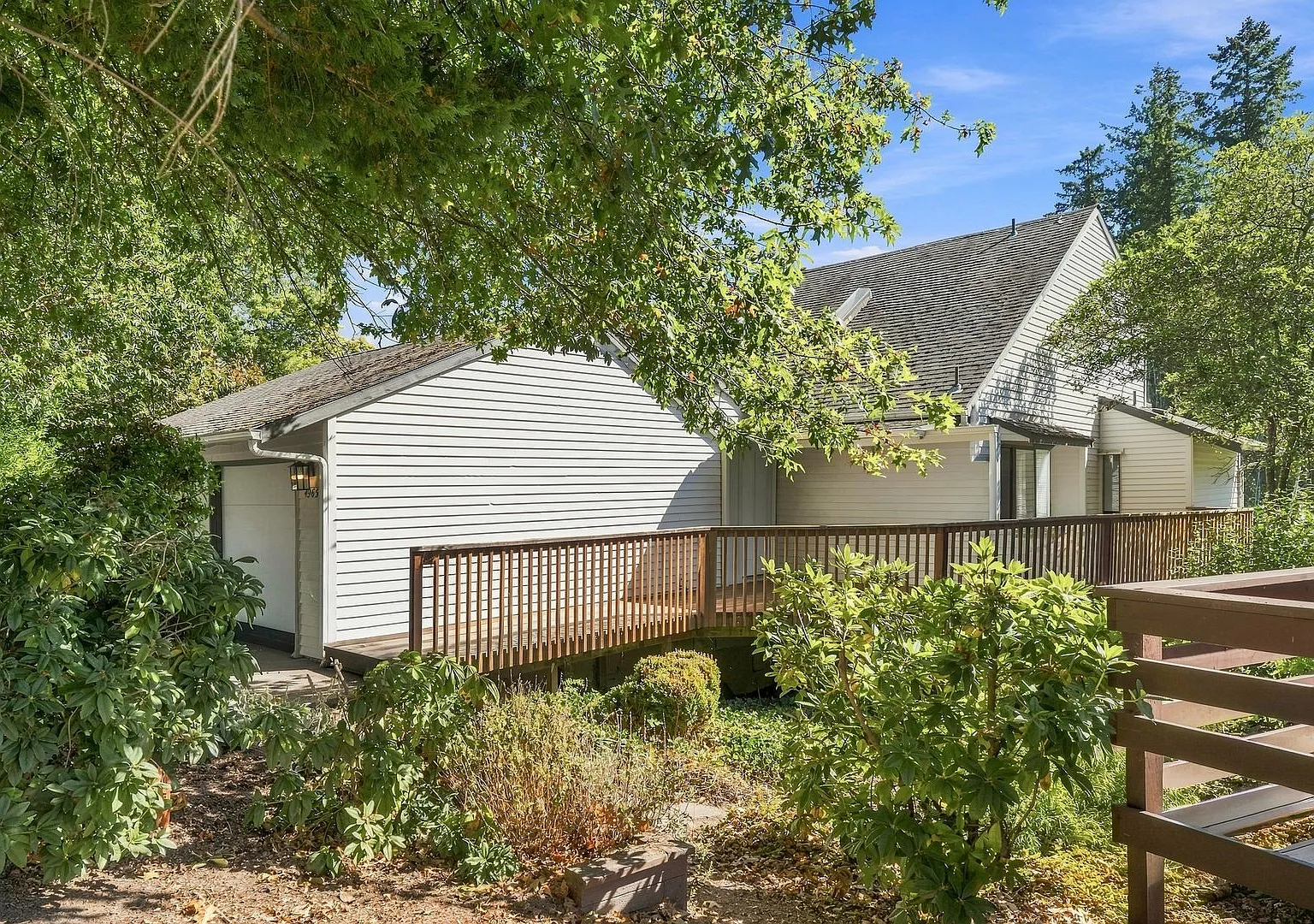 3 Bedroom Near Beaverton Town Square — Photo 1