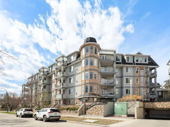 2419 W Erlton Rd SW #303, Calgary, AB T2S 3B8