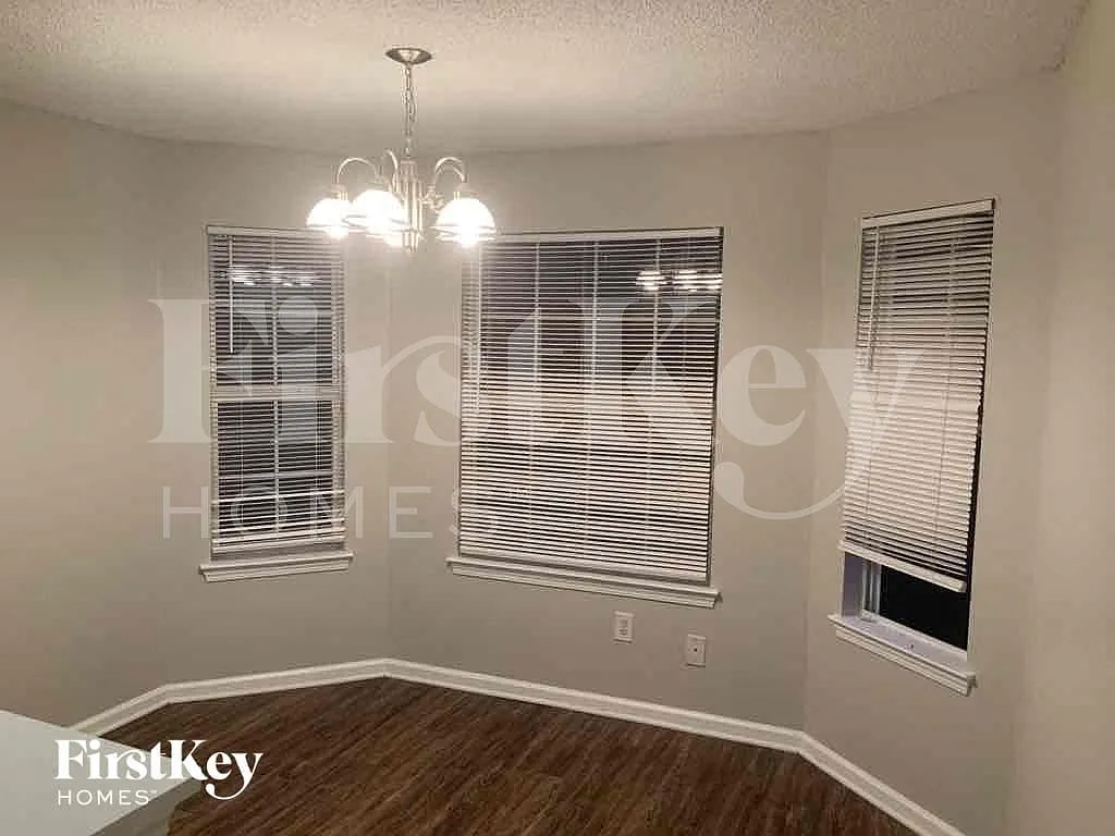 4 bed, 2.5 bath, 2992 sqft, $2,780 — Photo 4
