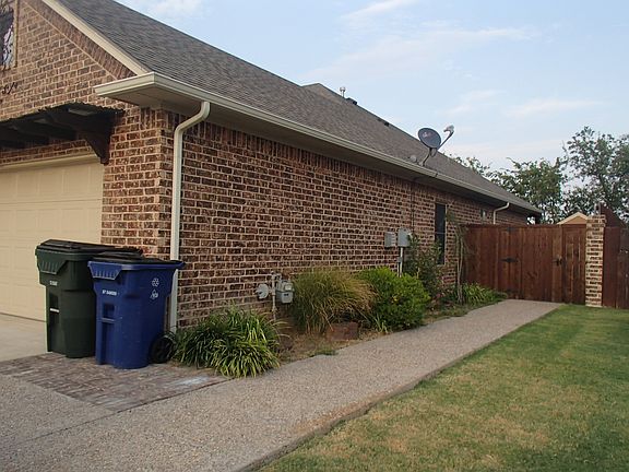 5th image of 804 N Tejas Dr