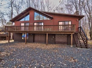 1056 Lake Shore Dr, Lake Ariel, PA 18436