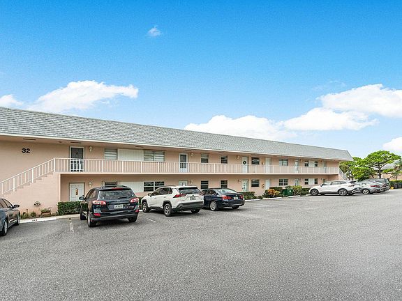 4th image of 18081 SE Country Club Dr #32313