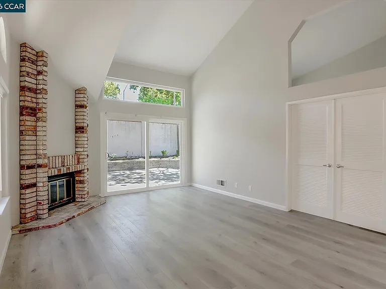 1539 Trimingham Dr — Photo 6