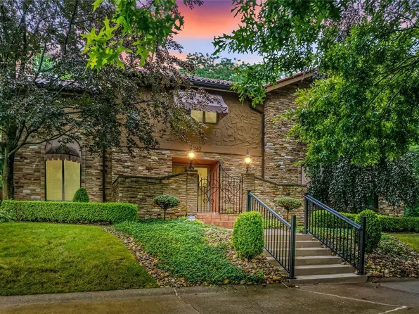 2162 Blairmont Dr, Pittsburgh, PA 15241