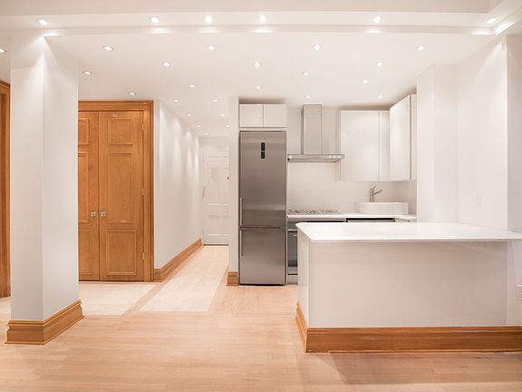 4th image of 150 W 58th St APT 9B